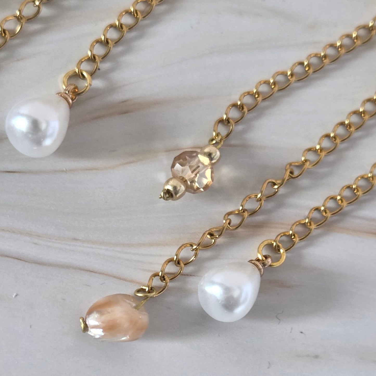 Chaînes dorées fines broche Aurore bijou créateur