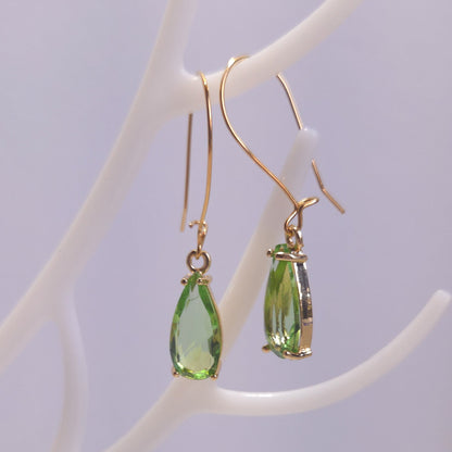Boucles d’oreilles Aube verte, style élégant, doré et vert, créateur Naash Jewelry