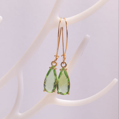 Boucles d’oreilles Aube verte doré et verre vert en forme de goutte, 4,5 cm, créateur Naash Jewelry