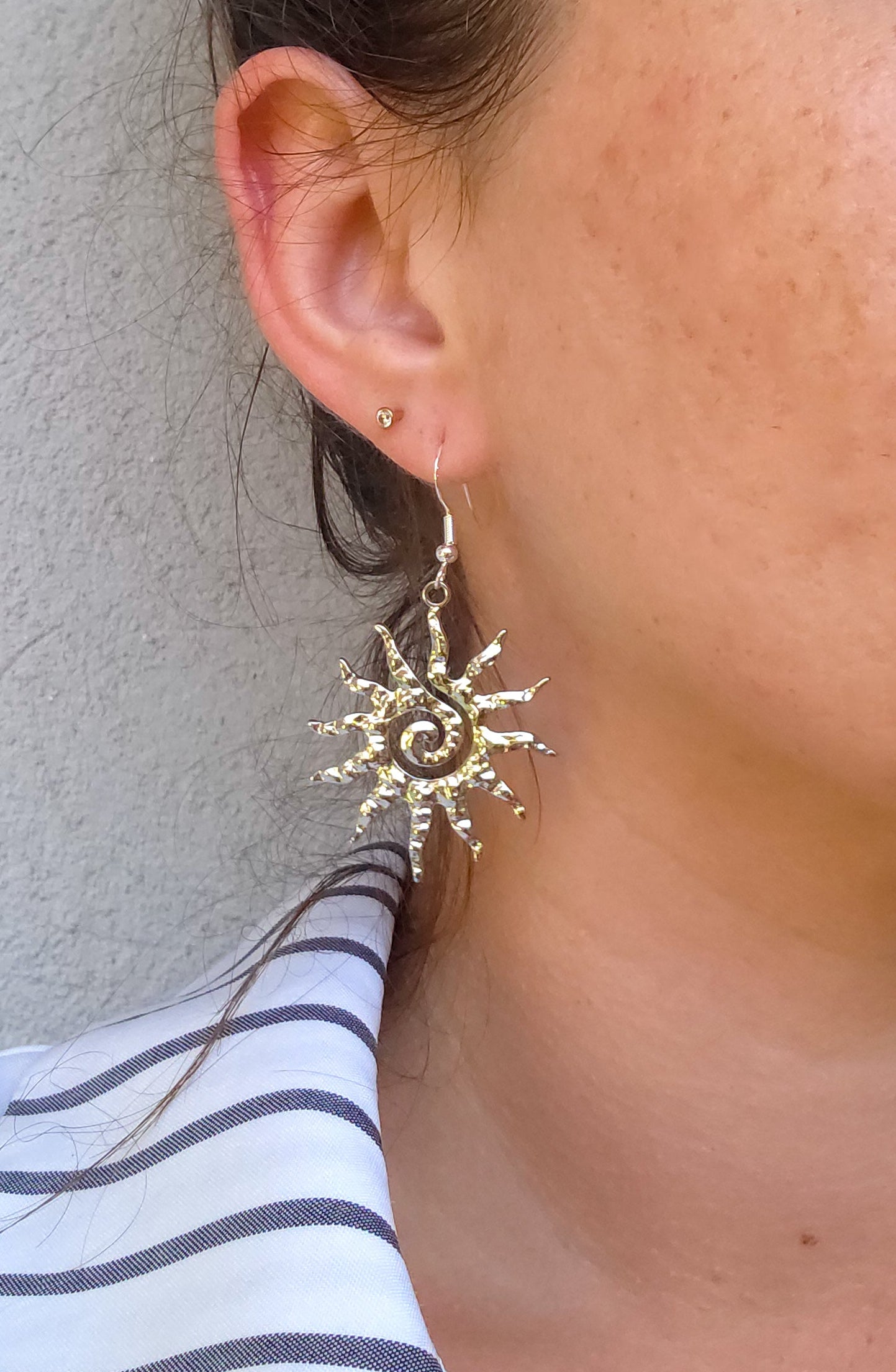 Paire de boucles d'oreilles été Indien en argent portée
