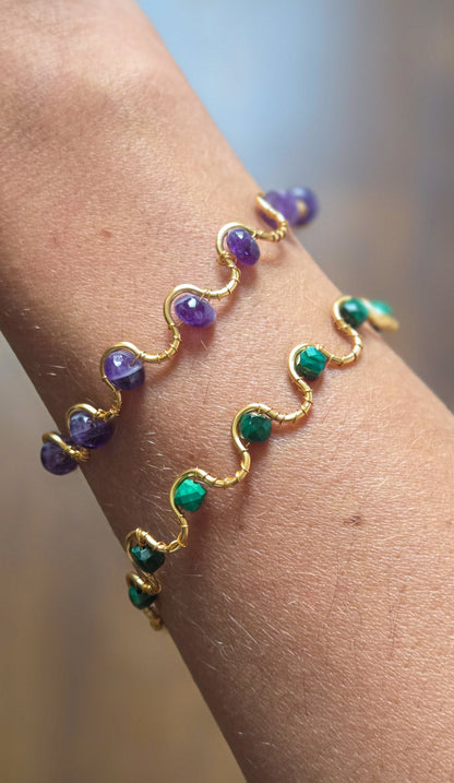 Bracelets Wave Améthyste et Malachite porté
