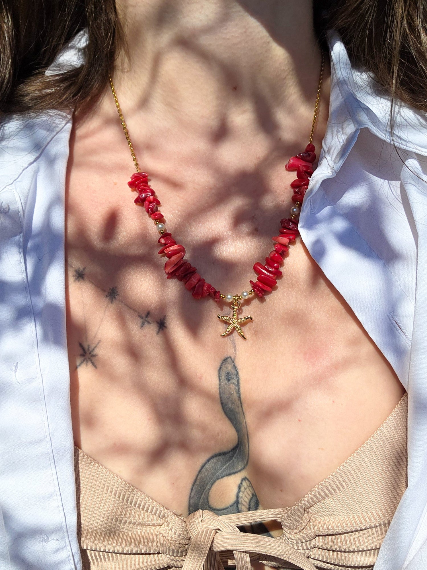 Collier Néréides en bambou rouge porté