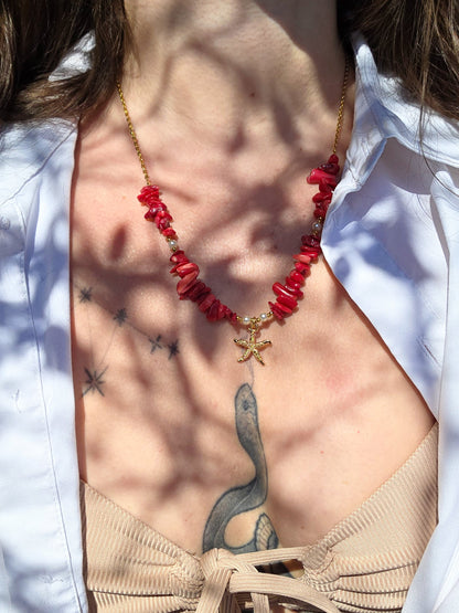 Collier Néréides en bambou rouge porté