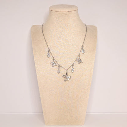 Collier Nivale argent avec pampilles fleur papillons gouttes verre et strass, créateur Naash Jewelry