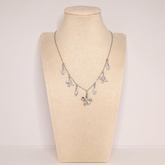 Collier Nivale argent avec pampilles fleur papillons gouttes verre et strass, créateur Naash Jewelry