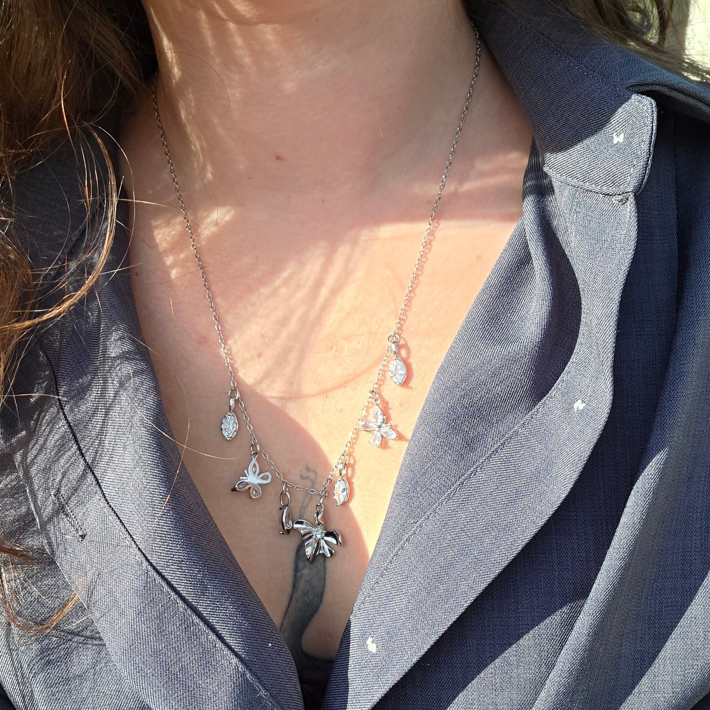 Collier Nivale porté, bijou argent délicat lumineux inspiré du givre