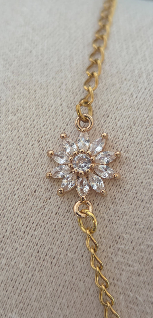 Détail fleurs plaqué or 18K serties zircon collier Éclosion