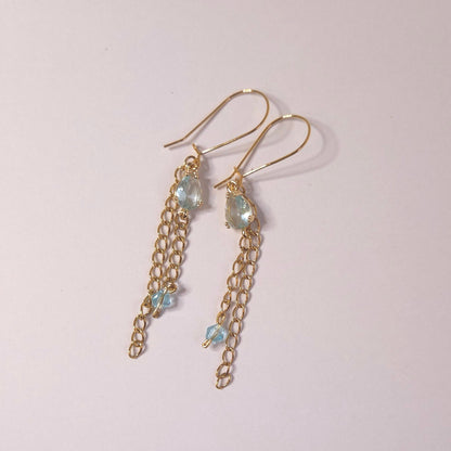 Boucles d'oreilles aériennes en plaqué or et larmes bleues