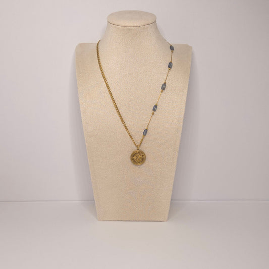 Collier Rivage fin pierres bleues médaillon lune soleil Naash Jewelry